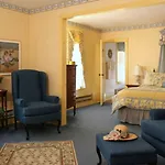 Crestmont Inn